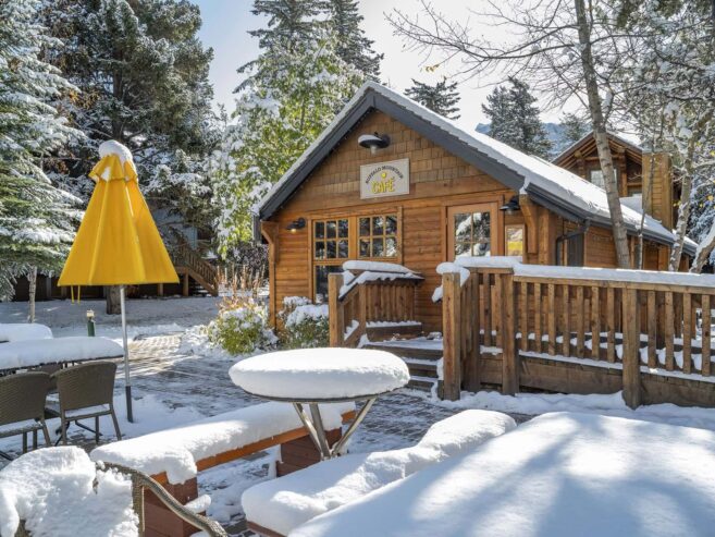 Reconnect With Nature and Comfort at a Resort in Banff Canada