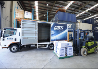 oss-word-wide-movers-branding-application-moving-vehicle-signage-2-webp-1500×1000-