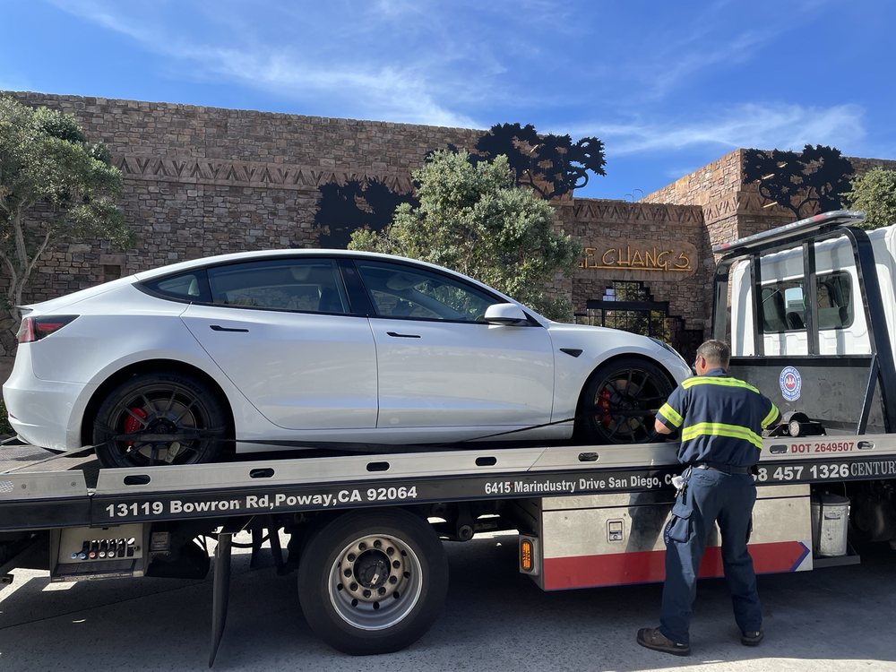 Fast & Reliable Emergency Towing in San Diego – Call Anytime!