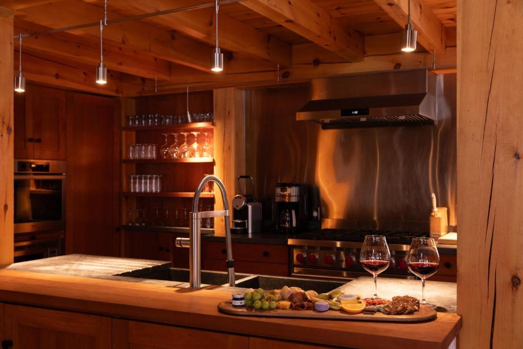 Looking for a Cozy Banff Hotel? Try Buffalo Mountain Lodge