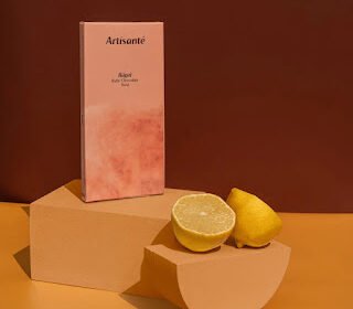 Handcrafted-Chocolate-Bars-vs-Commercial-Chocolates-Whats-the-Difference