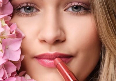 Website-format-JPG-18505.8_Color-Booster-Lip-Balm_Person-2